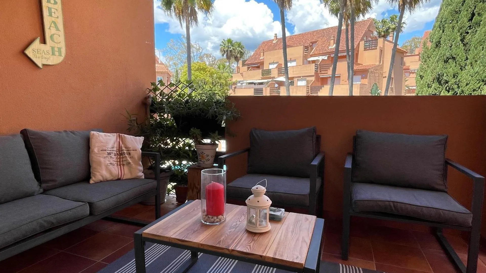 2231 - Amazing 3 Bedrooms With 3 Sunny Terraces Casares Apartment